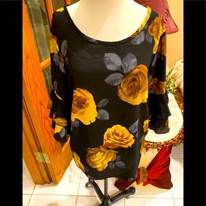 Free kisses black floral with yellow flowers size XL. New without tags